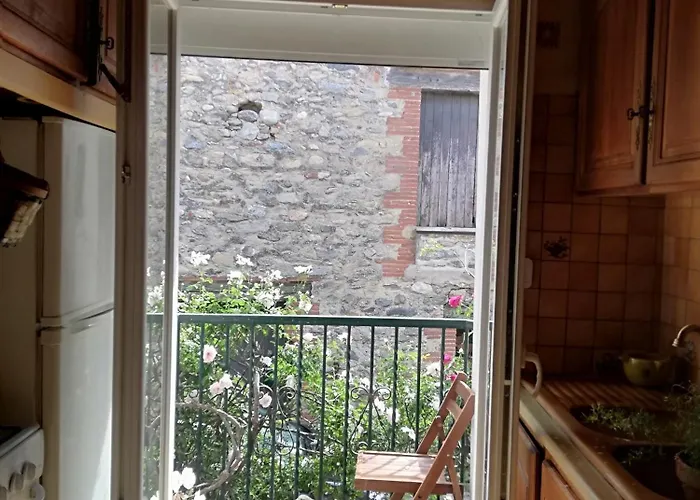 Casa vacanze Entre Et Montagne Maison De Village Avec Vue Sur Le Canigou à 5 Minutes à Pied Du Lac, Située Dans Le Joli Village De Vinca, Village Aux 3 Lacs, Soleil Et Campagne